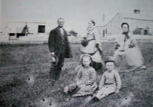 Frederick Dimmick, his wife Tirzah, his mother Maryann & children Lena & Henry (Abt.1872)